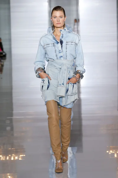 Look 32